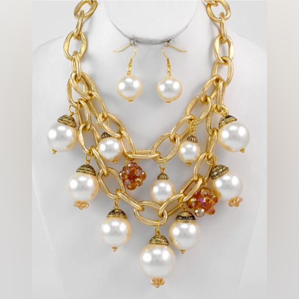 Gold Links and Pearls Festive Necklace